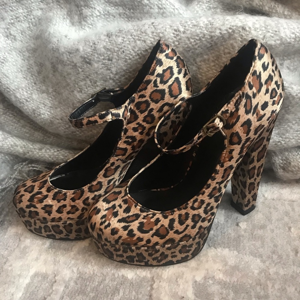 Forever 21 satin finish animal print platform heel